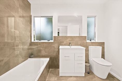 Photo of property in 12 Lowell Place, Massey, Auckland, 0614