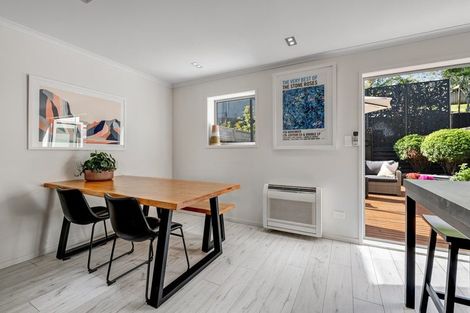 Photo of property in 4/13 Kaihu Street, Northcote, Auckland, 0627