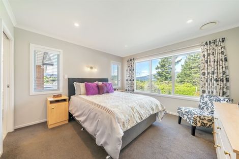 Photo of property in 1 Valley View Way, Timberlea, Upper Hutt, 5018