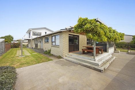 Photo of property in 10 Kamahi Avenue, Hawera, 4610
