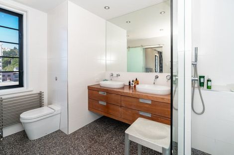 Photo of property in Broadwater Apartments, 214 Oriental Parade, Oriental Bay, Wellington, 6011