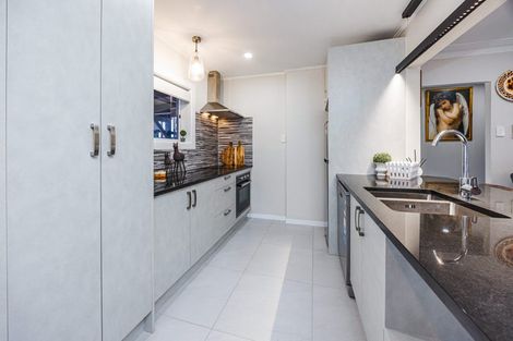 Photo of property in 6 Lucas Place, Weymouth, Auckland, 2103