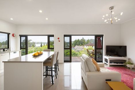 Photo of property in 150 Lake Crescent, Hamilton Lake, Hamilton, 3204