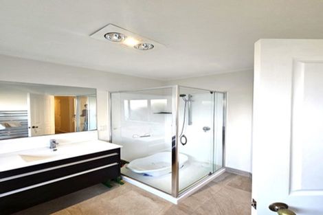 Photo of property in 5 Aspatria Place, Northpark, Auckland, 2013