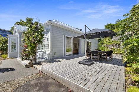 Photo of property in 56 Gilbert Street, New Plymouth, 4310