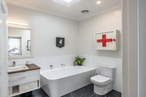 Photo of property in 18 Austin Street, Mount Victoria, Wellington, 6011