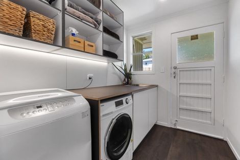 Photo of property in 5 Brixham Place, Merrilands, New Plymouth, 4312