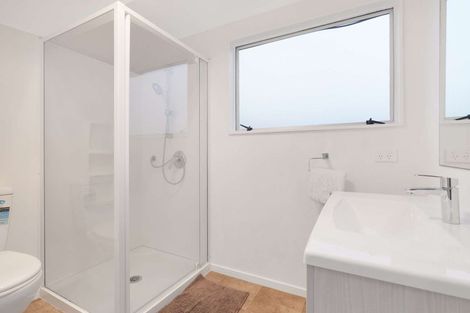 Photo of property in 6 Fernhaven Place, Massey, Auckland, 0614