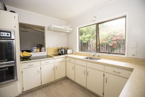Photo of property in 5 Holyoake Place, Chatswood, Auckland, 0626
