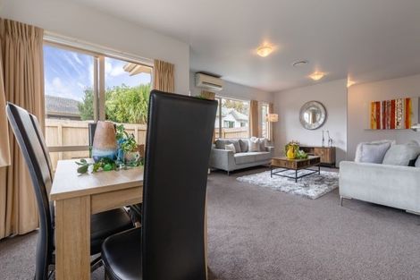 Photo of property in 7b Woodbank Drive, Glen Eden, Auckland, 0602