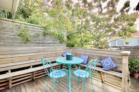 Photo of property in 2/48 Becroft Drive, Forrest Hill, Auckland, 0620