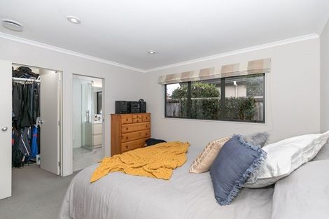 Photo of property in 30 Waiwherowhero Drive, St Andrews, Hamilton, 3200