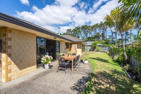 Photo of property in 130 Weggery Drive, Waikanae Beach, Waikanae, 5036