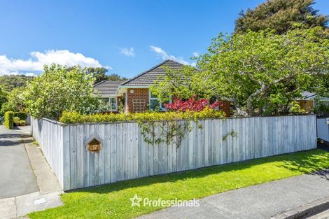 Photo of property in 37 Sunbrae Drive, Silverstream, Upper Hutt, 5019