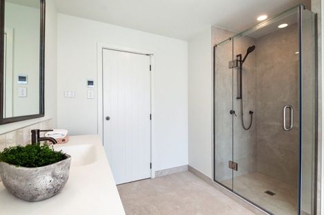 Photo of property in 1 William Bond Street, Stanley Point, Auckland, 0624