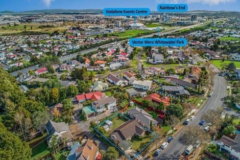 Photo of property in 145 Everglade Drive, Totara Heights, Auckland, 2105
