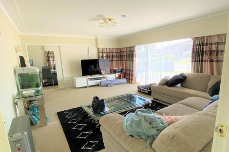 Photo of property in 49 Tupaki Place, Pakuranga Heights, Auckland, 2010