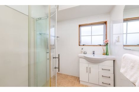 Photo of property in 31 John Davis Road, Mount Roskill, Auckland, 1041