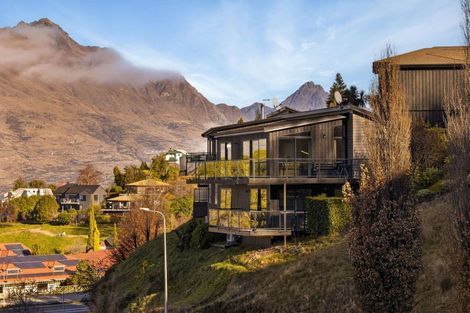 Photo of property in 2 Quartz Rise, Queenstown, 9300