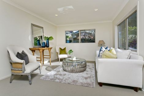 Photo of property in 2/11 Camelot Place, Glenfield, Auckland, 0629