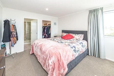 Photo of property in 31 Golf Vue Place, Castlecliff, Whanganui, 4501