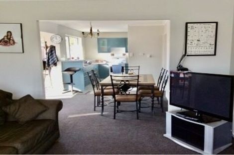 Photo of property in 1/98a Lake Terrace Road, Burwood, Christchurch, 8061