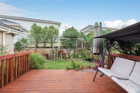 Photo of property in 2 Manatu Lane, Kelston, Auckland, 0602
