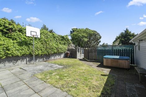 Photo of property in 5 Walton Road, Paraparaumu Beach, Paraparaumu, 5032