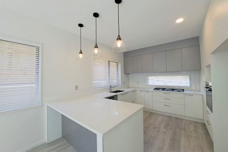 Photo of property in 10 Tagish Way, Orewa, 0931