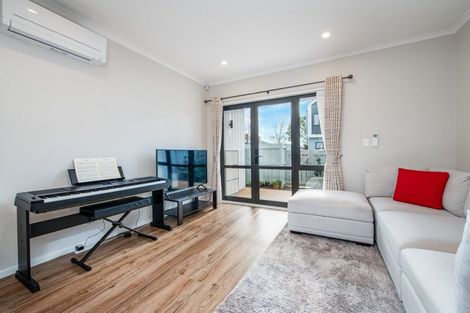 Photo of property in 5/66 Swanson Road, Henderson, Auckland, 0610