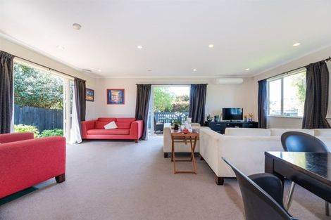 Photo of property in 1/16 Lyttelton Avenue, Forrest Hill, Auckland, 0620