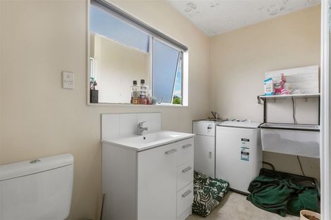 Photo of property in 7 Hueglow Rise, West Harbour, Auckland, 0618