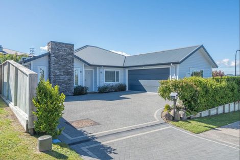 Photo of property in 2 Huka Heights Drive, Rangatira Park, Taupo, 3330
