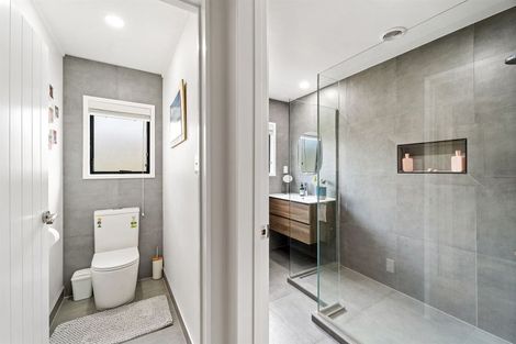 Photo of property in 52 Waiora Road, Stanmore Bay, Whangaparaoa, 0932