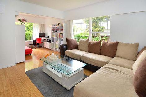 Photo of property in 2/97 Archers Road, Hillcrest, Auckland, 0629