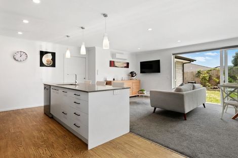 Photo of property in 22 Ballintoy Park Drive, Welcome Bay, Tauranga, 3175