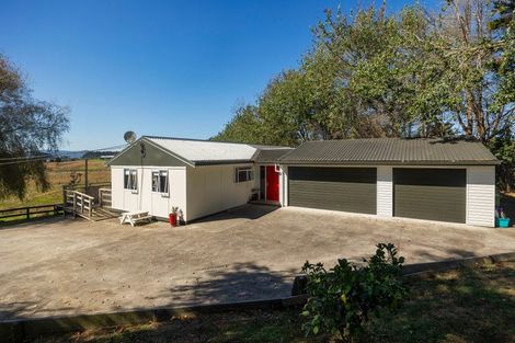 Photo of property in 141 Karioitahi Road, Waiuku, 2683