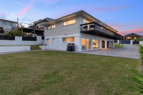 Photo of property in 254 Glamorgan Drive, Northcross, Auckland, 0630