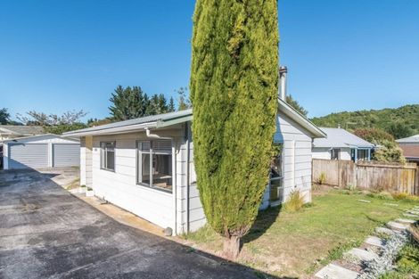 Photo of property in 5 Hookway Grove, Paraparaumu, 5032