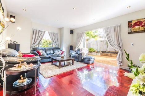 Photo of property in 15 Mana Lane, Pinehill, Auckland, 0632