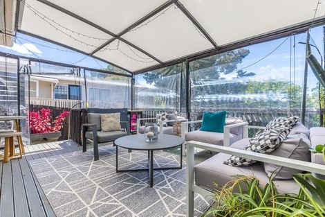 Photo of property in 1/27 Onewa Road, Northcote, Auckland, 0627
