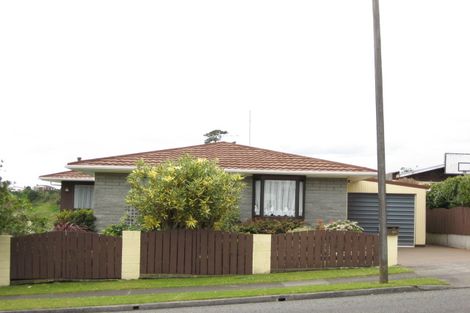 Photo of property in 102 Riversdale Drive, Merrilands, New Plymouth, 4312