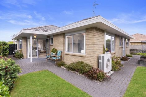 Photo of property in 3/23 Lakeside Drive, Orewa, 0931