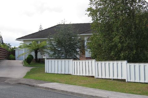 Photo of property in 15 Tauhara Street, Green Bay, Auckland, 0604