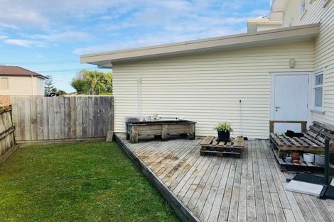 Photo of property in 117a Carlisle Road, Northcross, Auckland, 0632