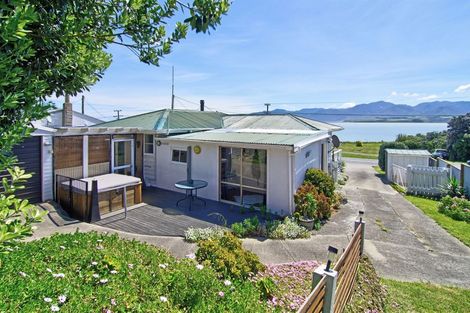 Photo of property in 18 Lake Ferry Road, Lake Ferry, Featherston, 5772