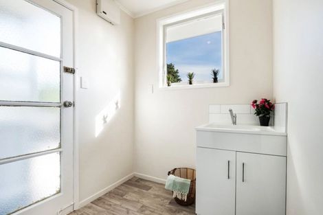 Photo of property in 5 Sutton Avenue, Mangere East, Auckland, 2024