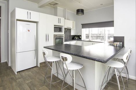 Photo of property in 36 Shamrock Street, Takaro, Palmerston North, 4412