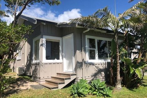 Photo of property in 27 Bournemouth Terrace, Murrays Bay, Auckland, 0630