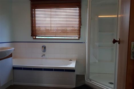 Photo of property in 10 Merewhira Road, Paremoremo, Albany, 0793